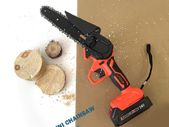 6 pouces Mini Chainsaw électrique tenu dans la main